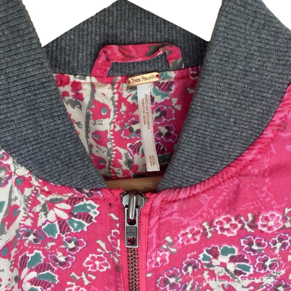 Free People Daytrip Pink and Gray Paisley Bomber Jacket Size XS Oversized - Picture 6 of 9